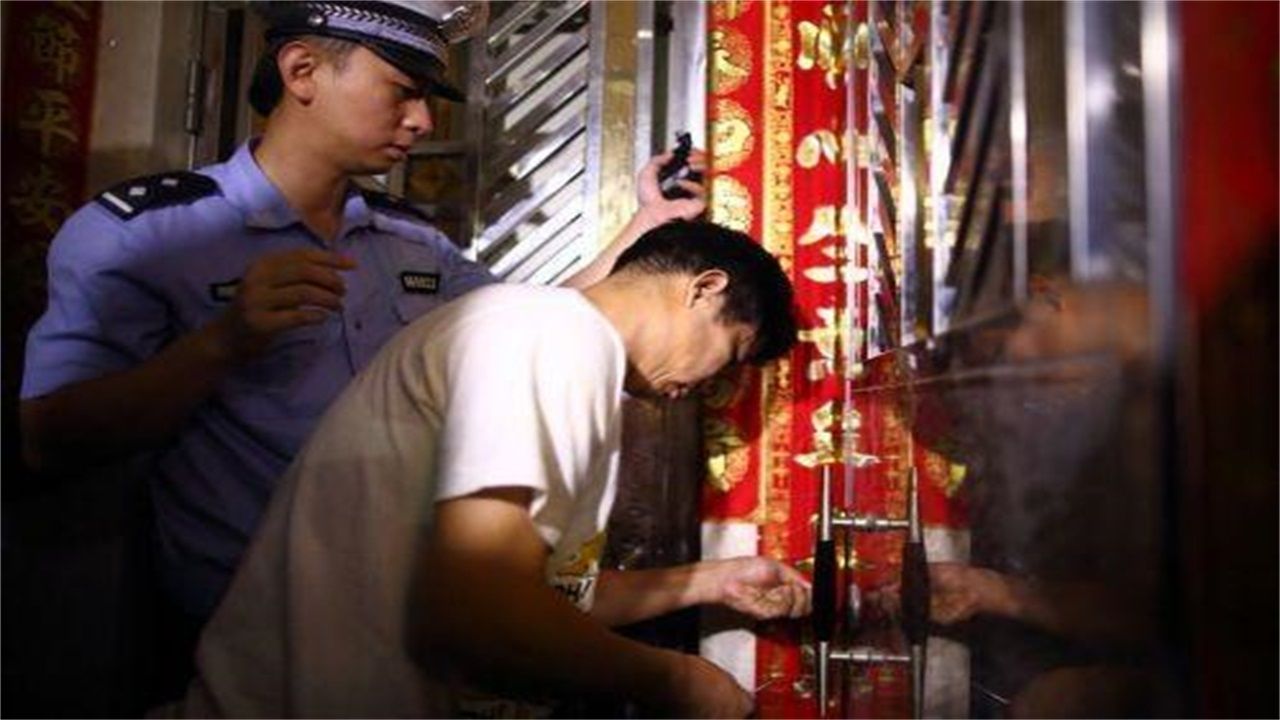 襄樊请开锁师傅开了锁后，师傅